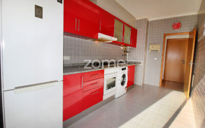 ESPAÇOSO T2 REMODELADO COM GARAGEM – EM PORTIMÃO!  #023